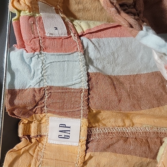 (J12) Gap size M Comfy shorts - Picture 4 of 4